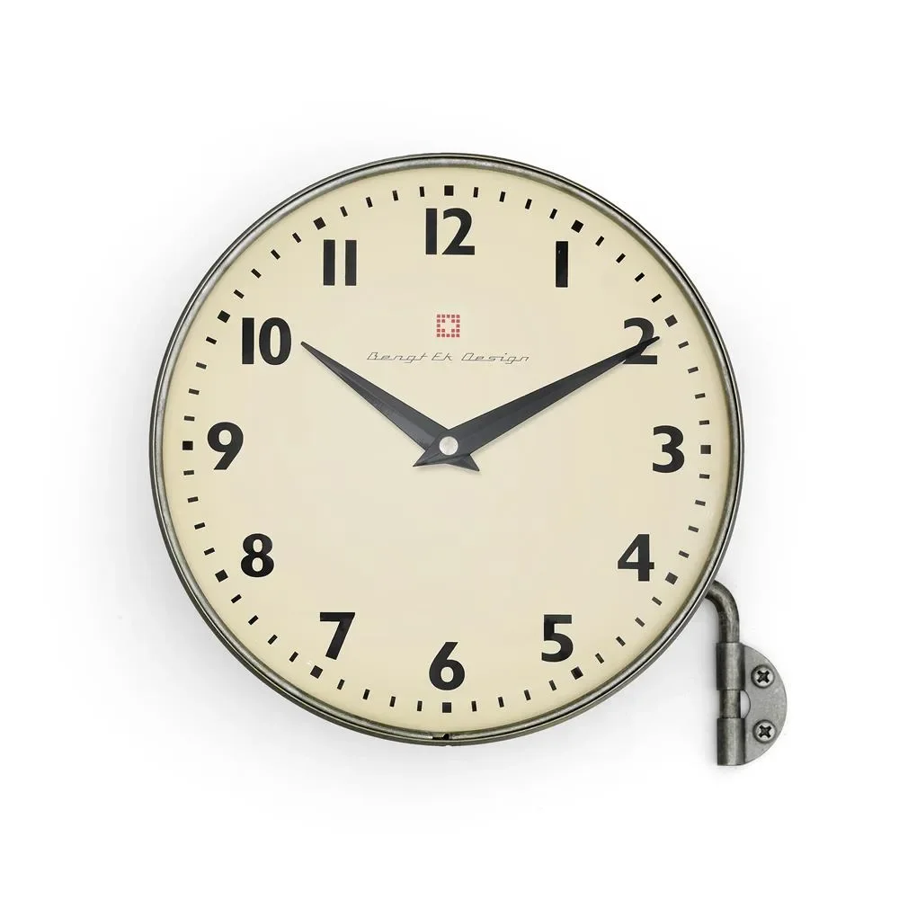 Bengt Ek veggklokke med arm v:6541382 Bengt Ek veggklokke med arm v:6541382